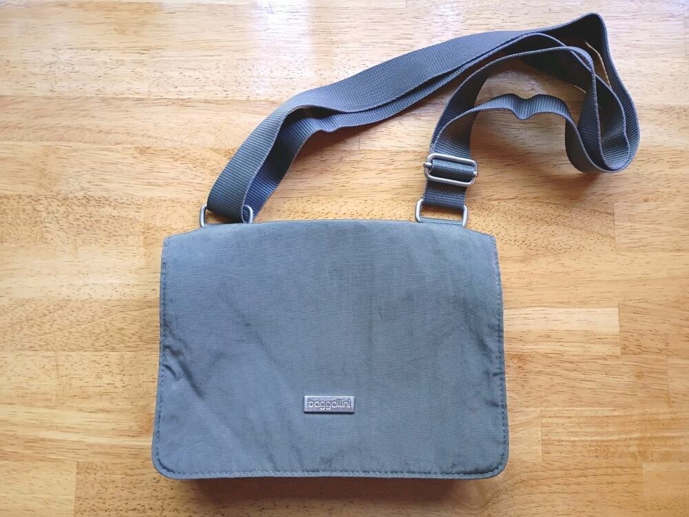 Baggallini Purse Bag Gray Cross Body 3 Zipper Yellow Pockets Expandable Adjust